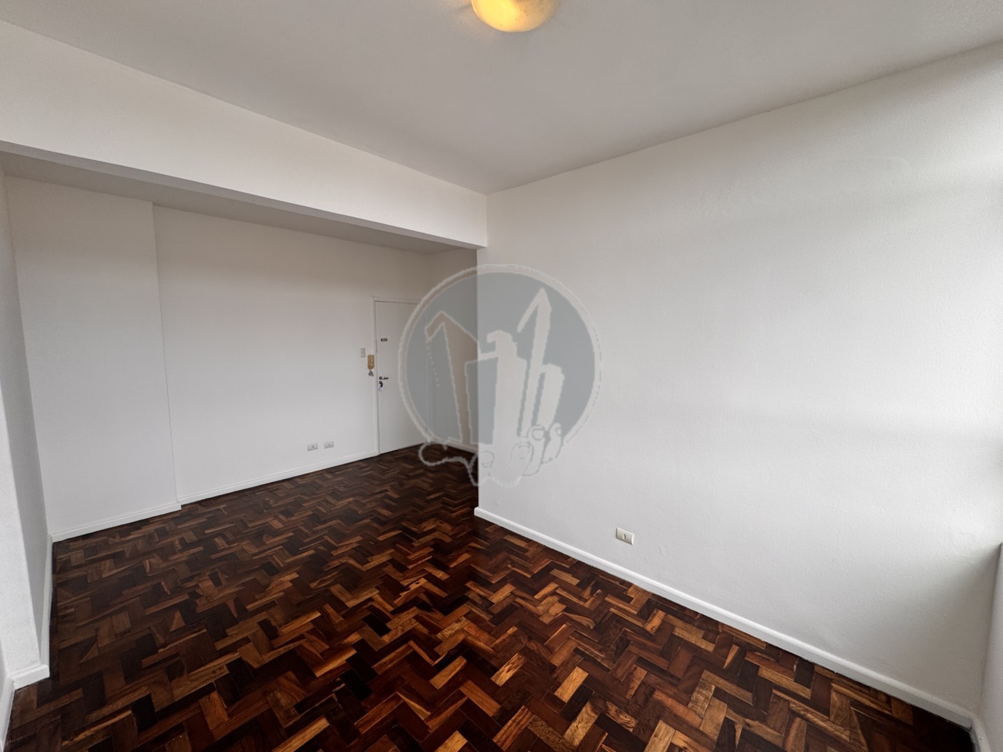 Apartamento para locacao no Centro em Curitiba com 65,9m² por R$ 2.125,00