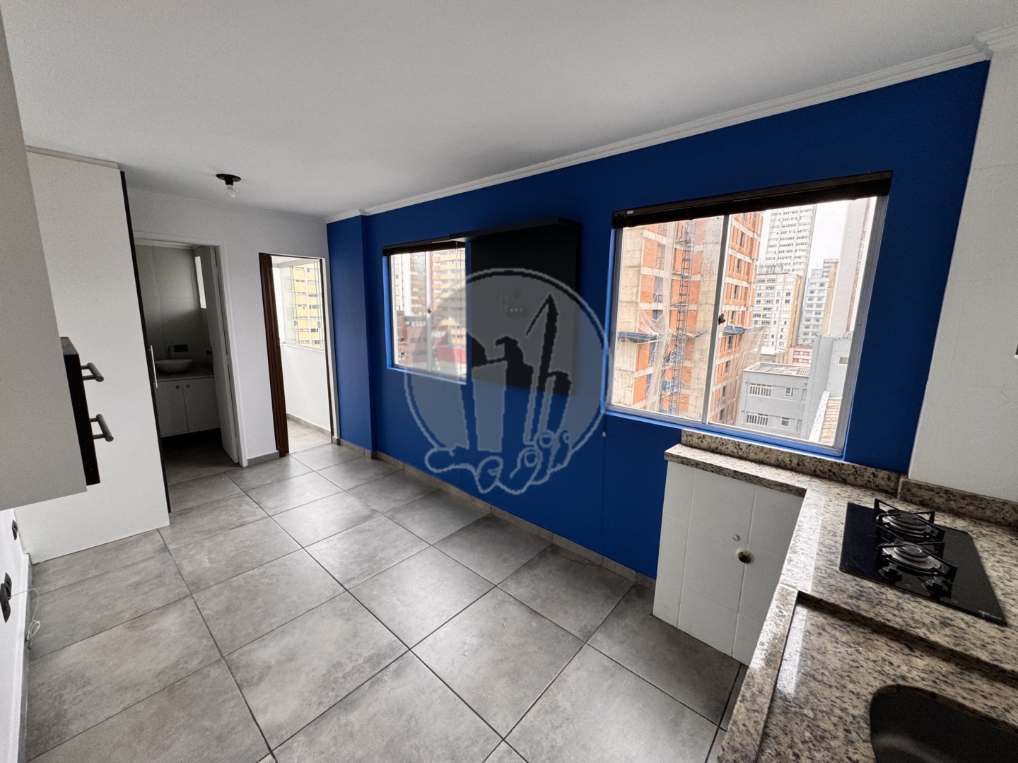 Studio para locacao no Centro em Curitiba com 30,4m² por R$ 1.987,50