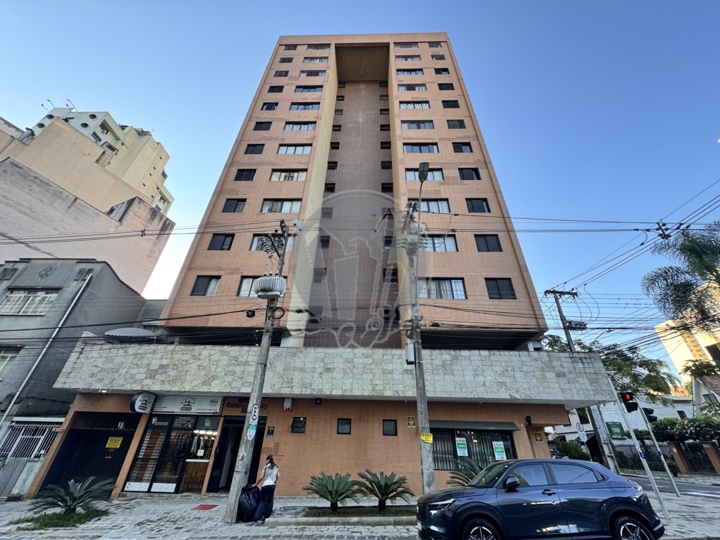 Apartamento para locacao no Centro em Curitiba com 80,2m² por R$ 2.437,50