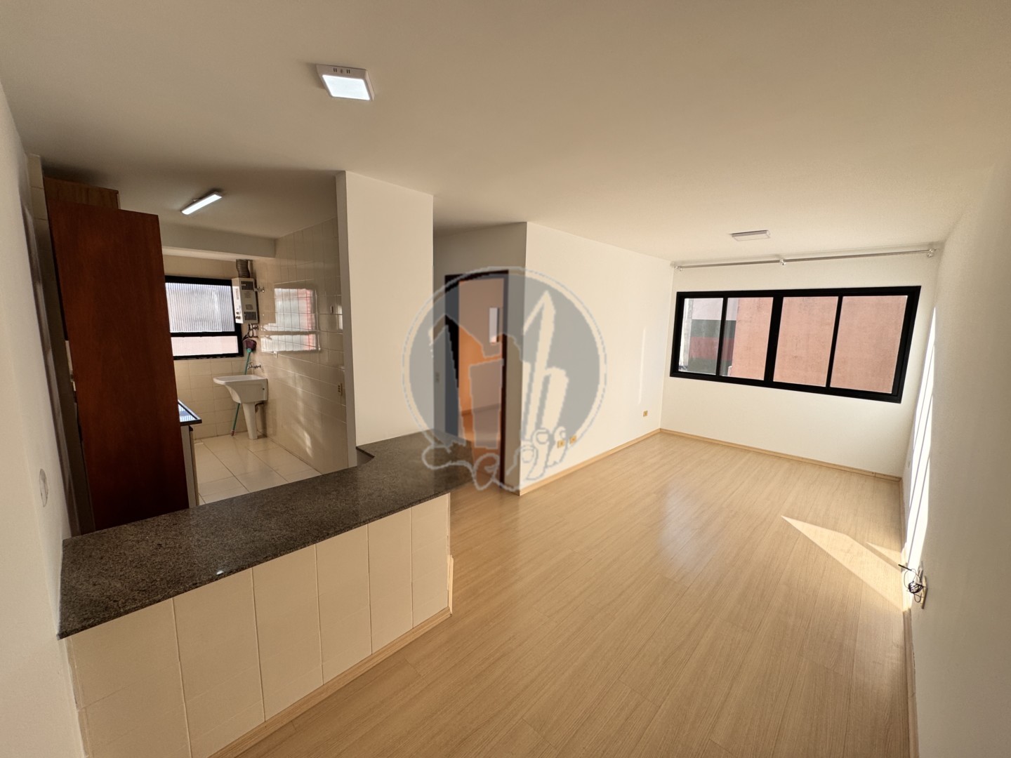 Apartamento para locacao no Centro em Curitiba com 80,2m² por R$ 2.187,50