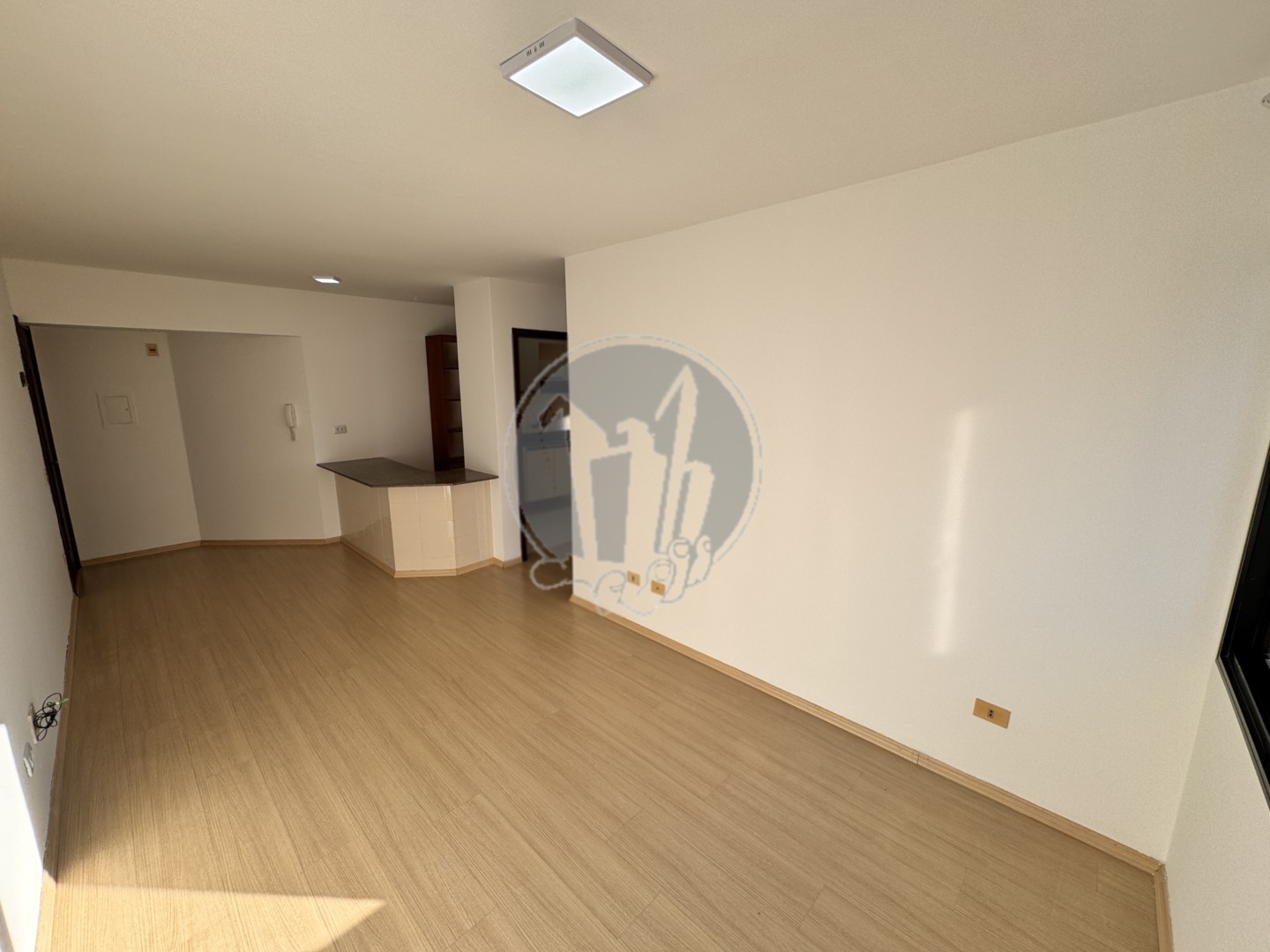 Apartamento para locacao no Centro em Curitiba com 80,2m² por R$ 2.187,50