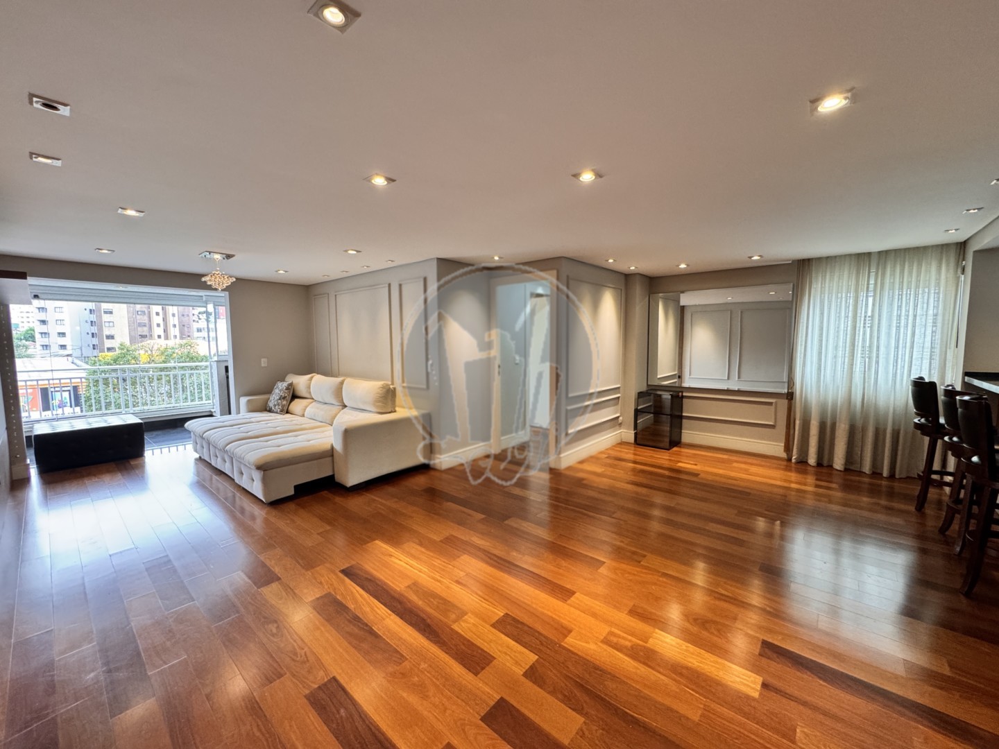 Apartamento para locacao no Juveve em Curitiba com 176,13m² por R$ 7.750,00