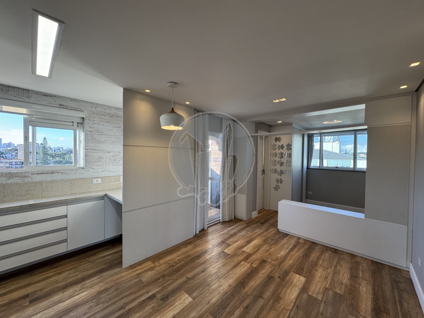 Kitinet para locacao no Alto da Rua XV em Curitiba com 81,86m² por R$ 3.000,00
