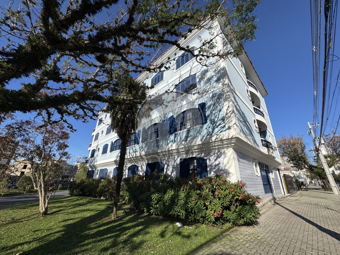 Apartamento para locacao no Centro em Curitiba com 120,87m² por R$ 0,00