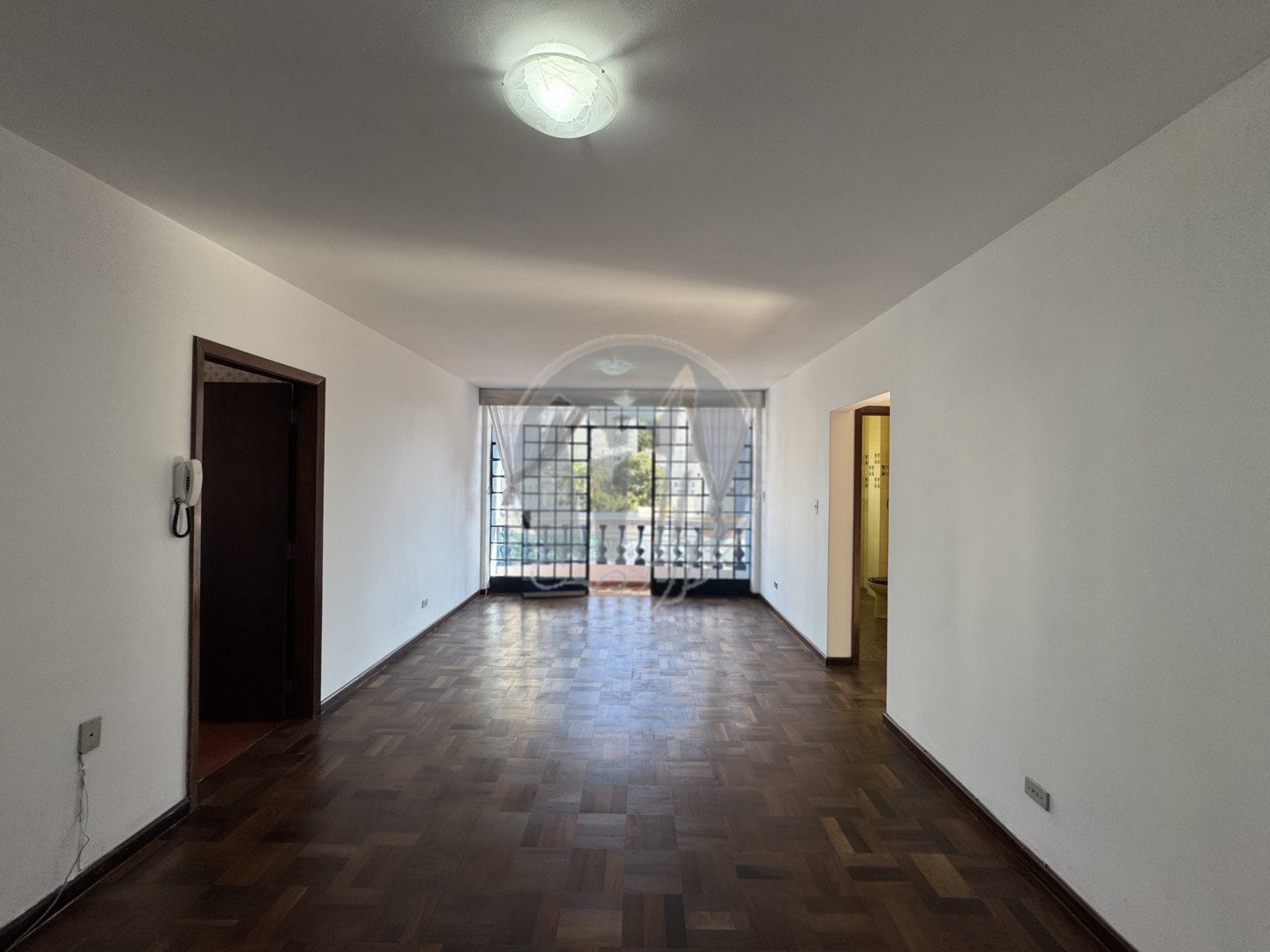 Apartamento para locacao no Centro em Curitiba com 120,87m² por R$ 3.312,50