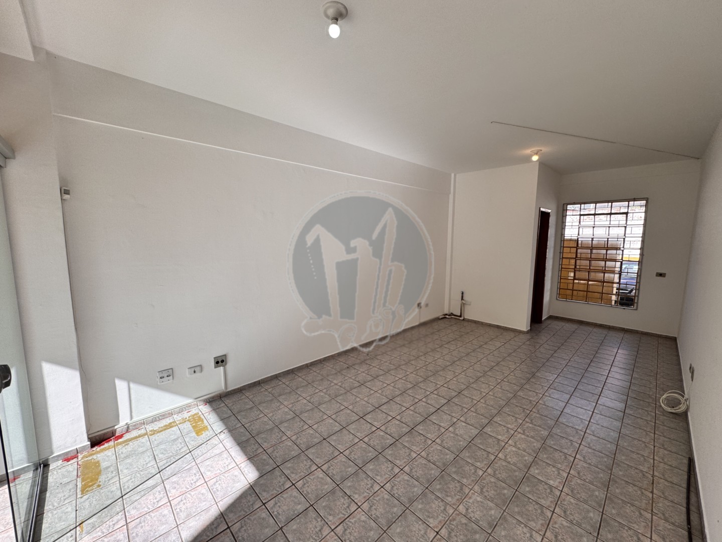 Loja para locacao no Fazendinha em Curitiba com 37,98m² por R$ 1.375,00