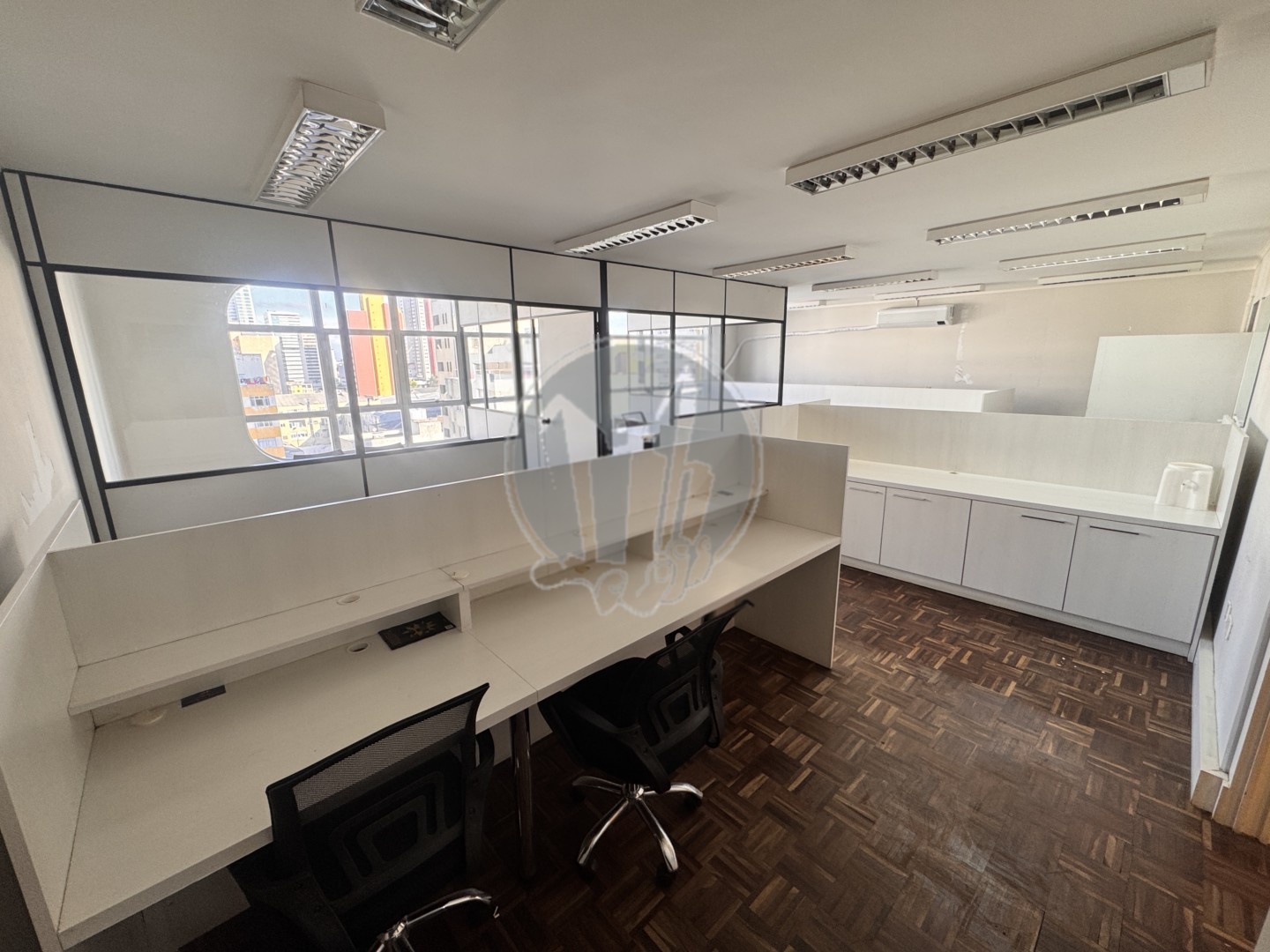 Conjunto Comercial para locacao no Centro em Curitiba com 100,58m² por R$ 3.750,00
