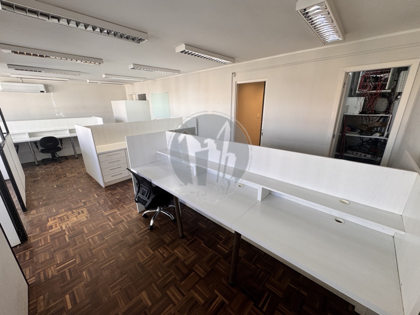 Conjunto Comercial para locacao no Centro em Curitiba com 100,58m² por R$ 3.750,00