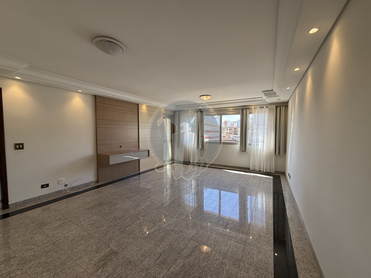 Apartamento para locacao no Alto da Gloria em Curitiba com 246,23m² por R$ 6.125,00