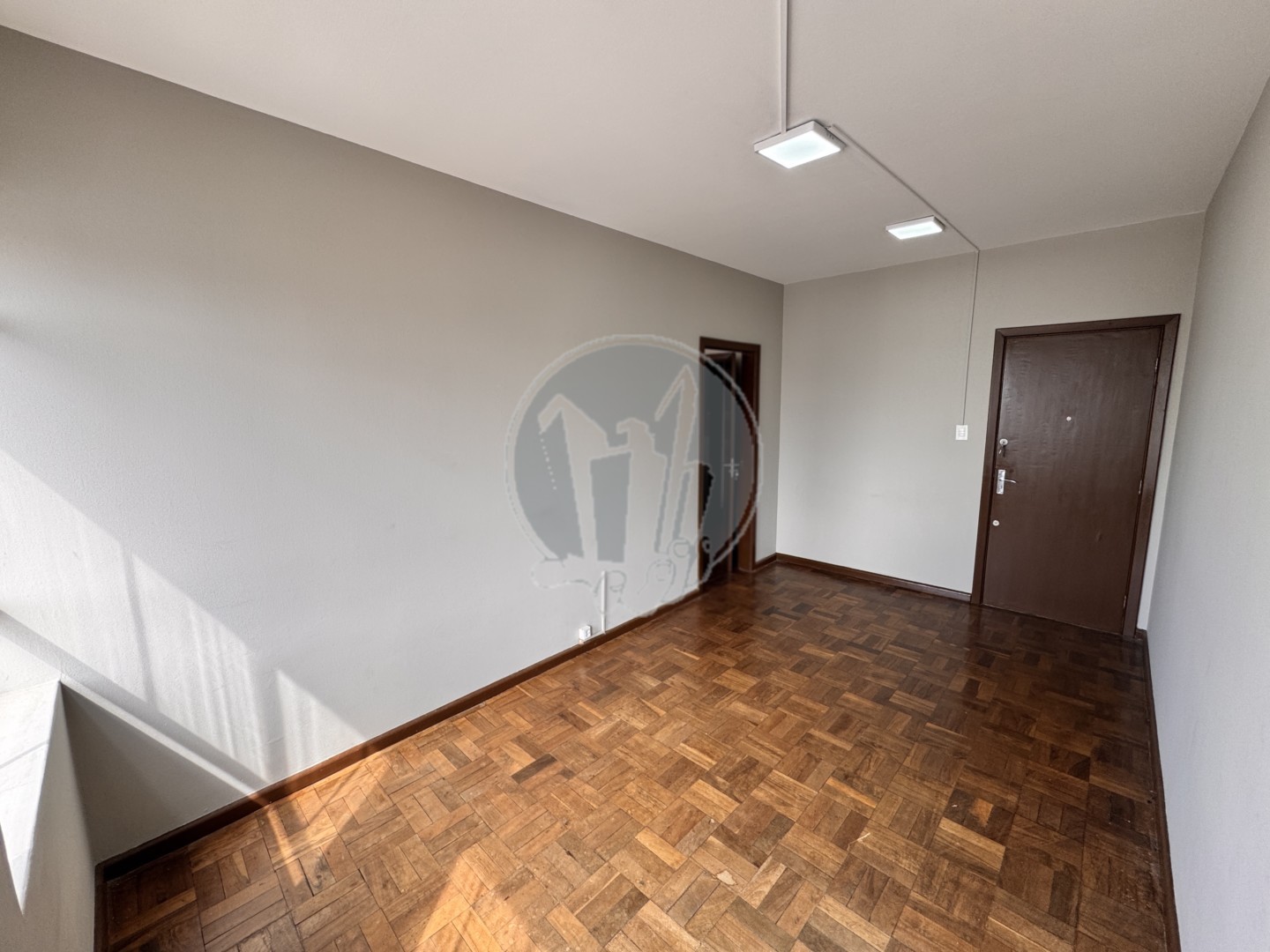 Conjunto Comercial para locacao no Centro em Curitiba com 38m² por R$ 812,50