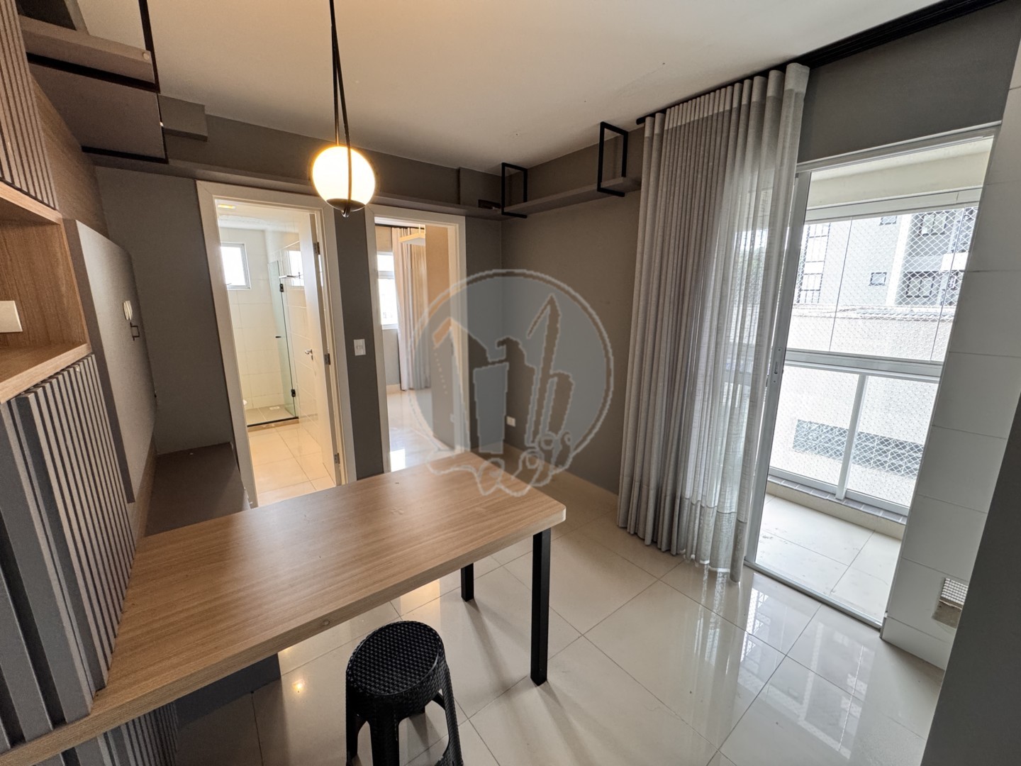 Apartamento para locacao no Guaira em Curitiba com 50,44m² por R$ 2.875,00