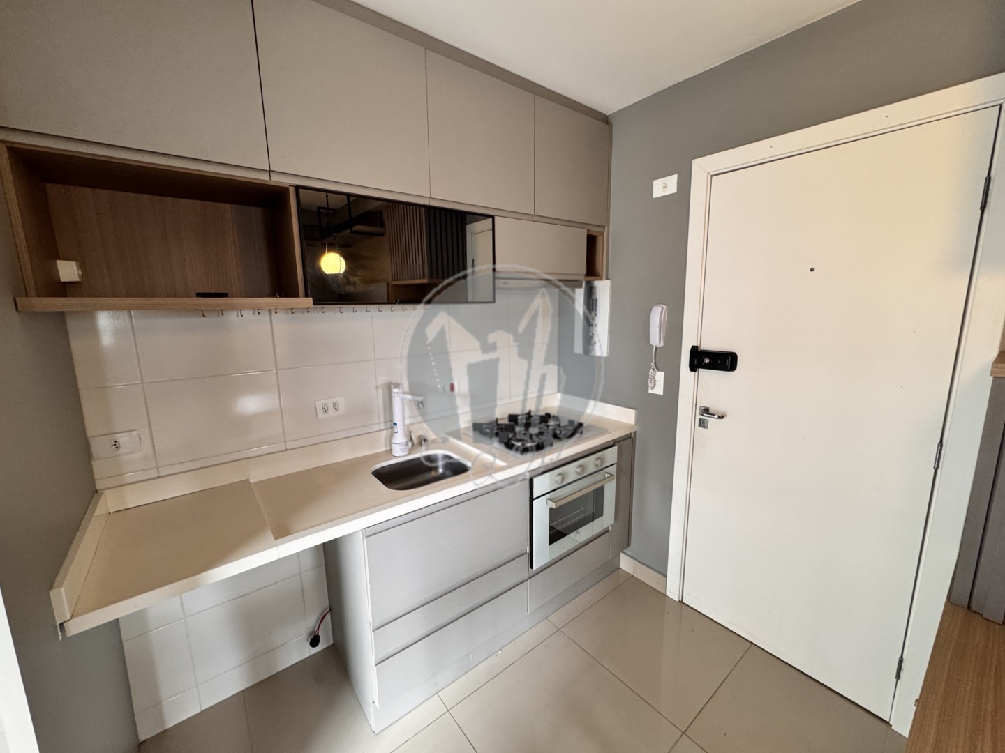 Apartamento para locacao no Guaira em Curitiba com 50,44m² por R$ 2.875,00