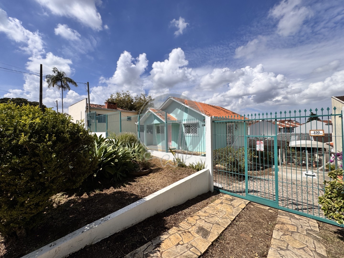 Casa Residencial para locacao no Barreirinha em Curitiba com 240m² por R$ 3.125,00