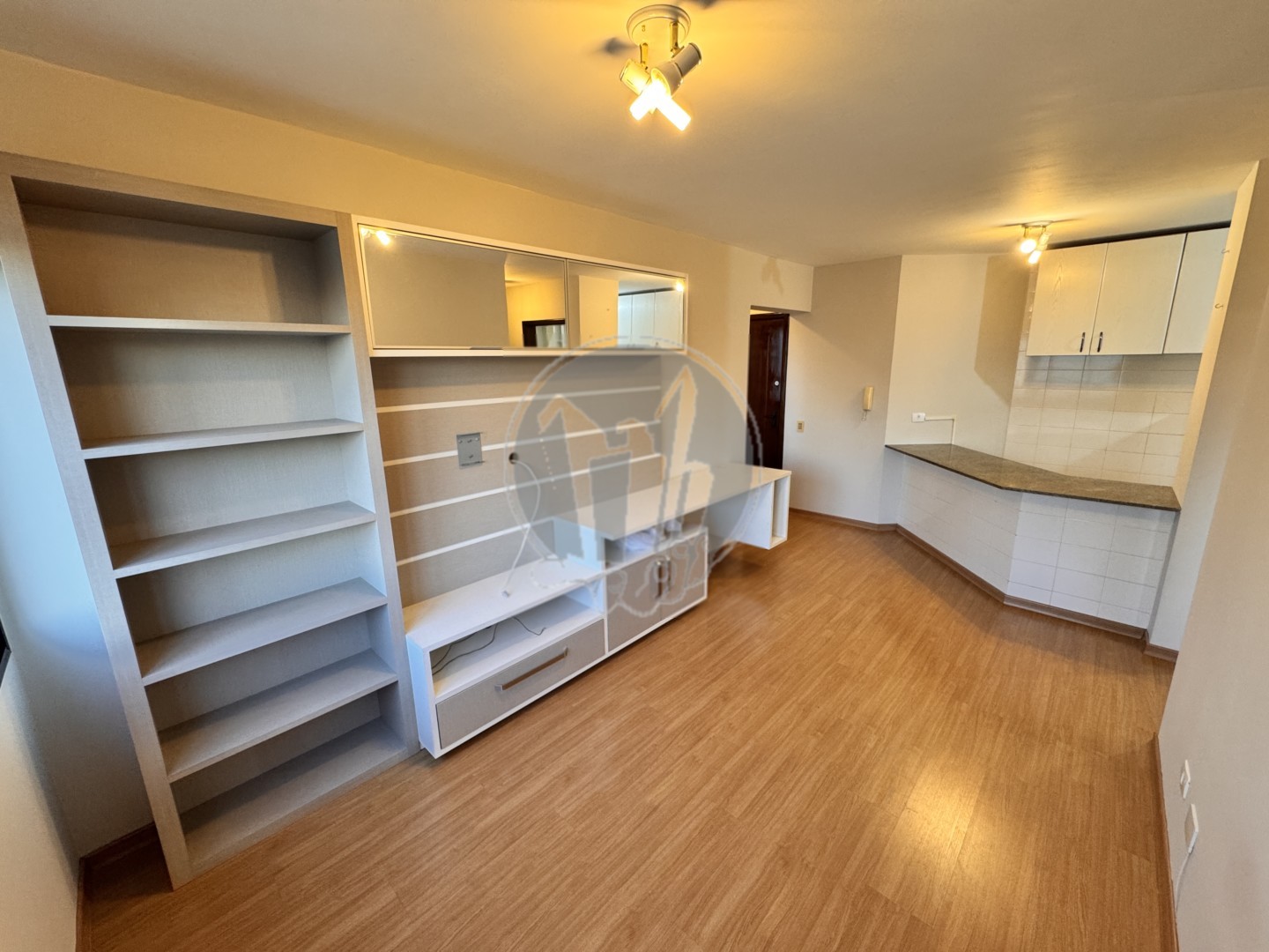 Apartamento para locacao no Centro em Curitiba com 79,21m² por R$ 2.875,00