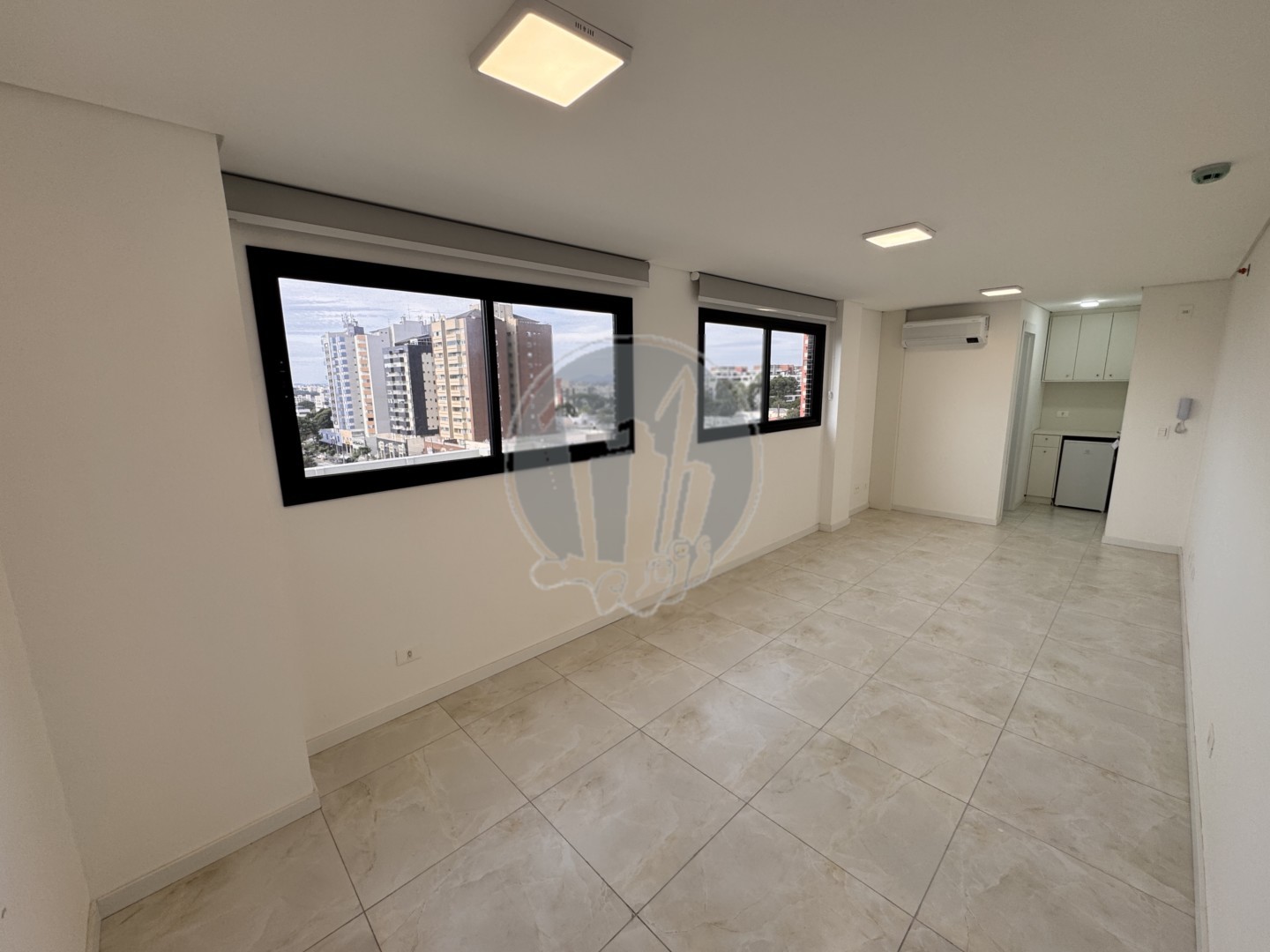 Conjunto Comercial para locacao no Bacacheri em Curitiba com 90,15m² por R$ 2.737,50