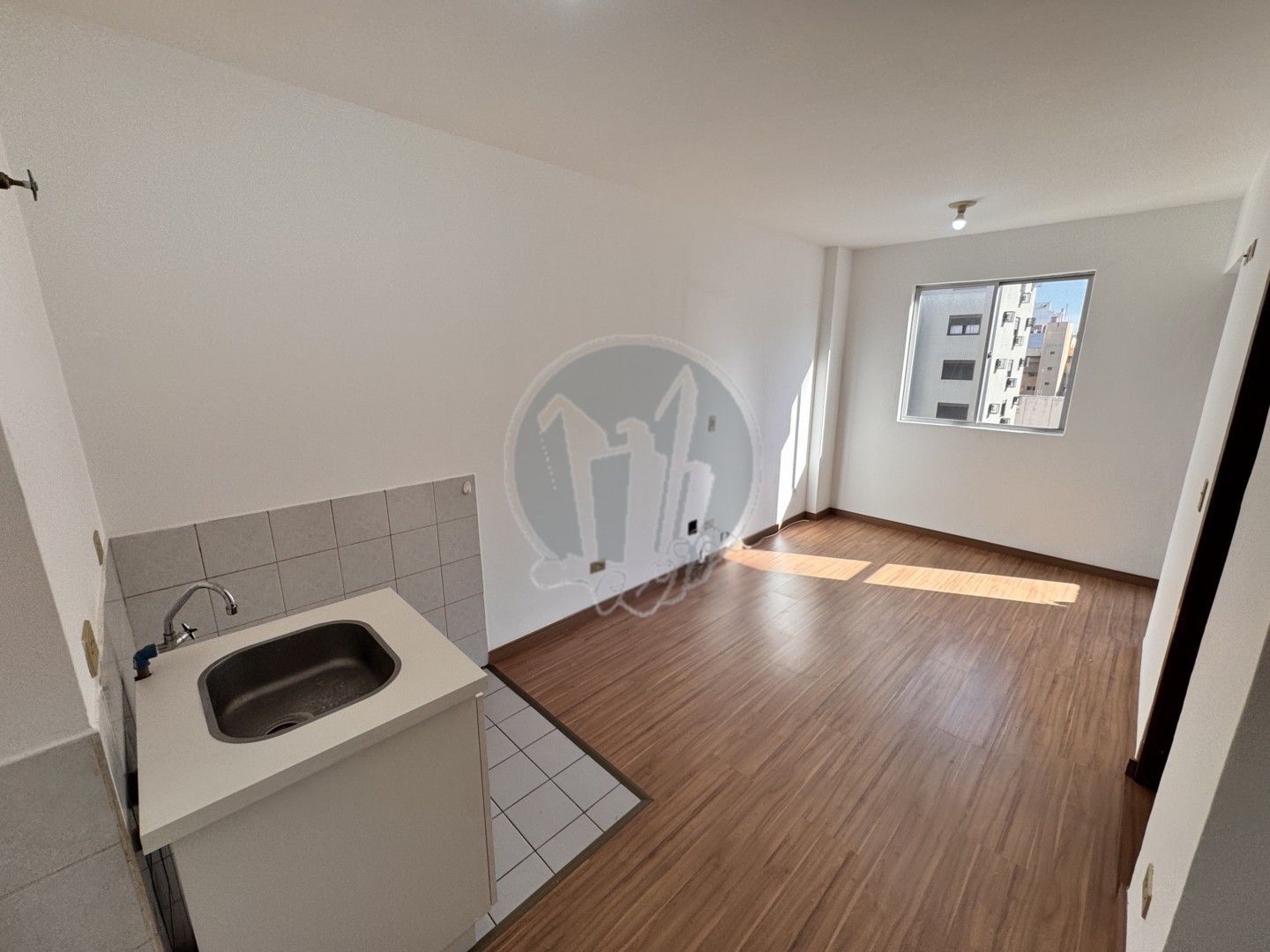 Studio para locacao no Centro em Curitiba com 33,2m² por R$ 1.412,50