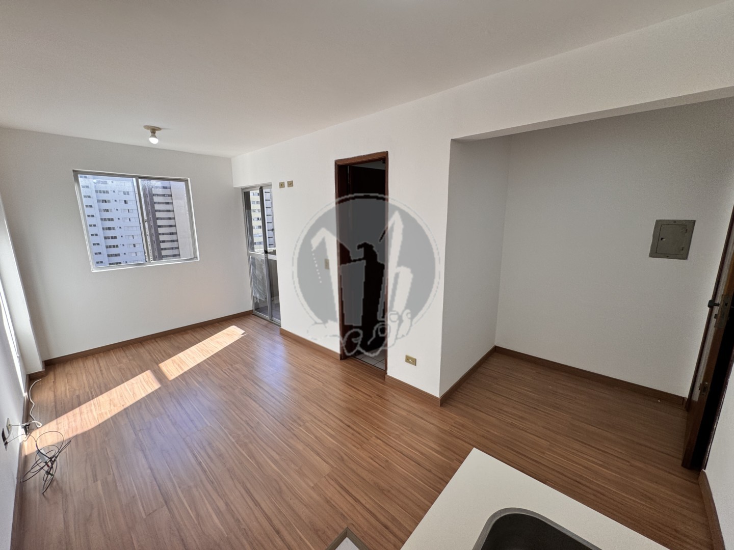 Studio para locacao no Centro em Curitiba com 33,2m² por R$ 1.412,50