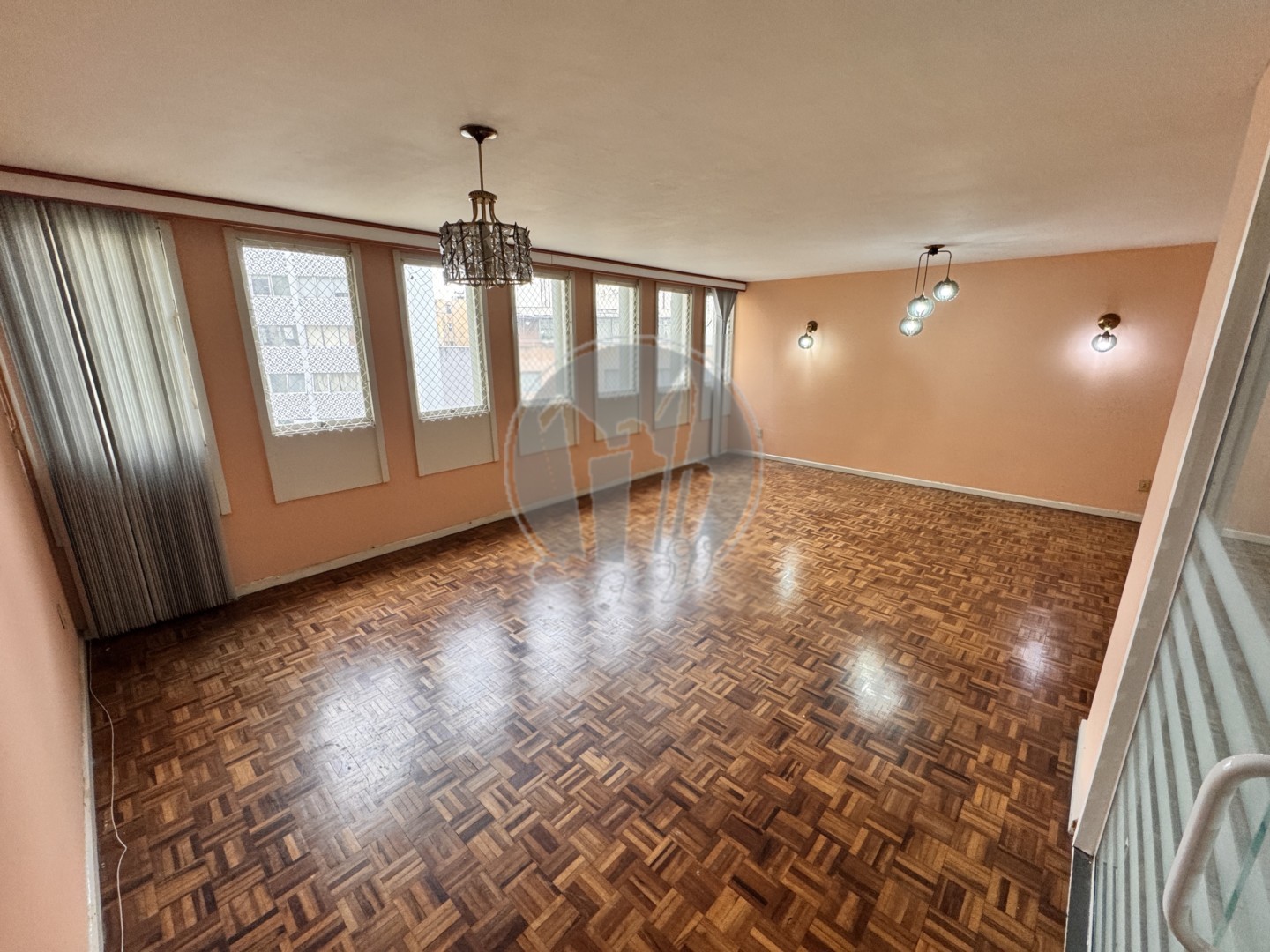 Apartamento para venda no Centro em Curitiba com 175,3m² por R$ 640.000,00