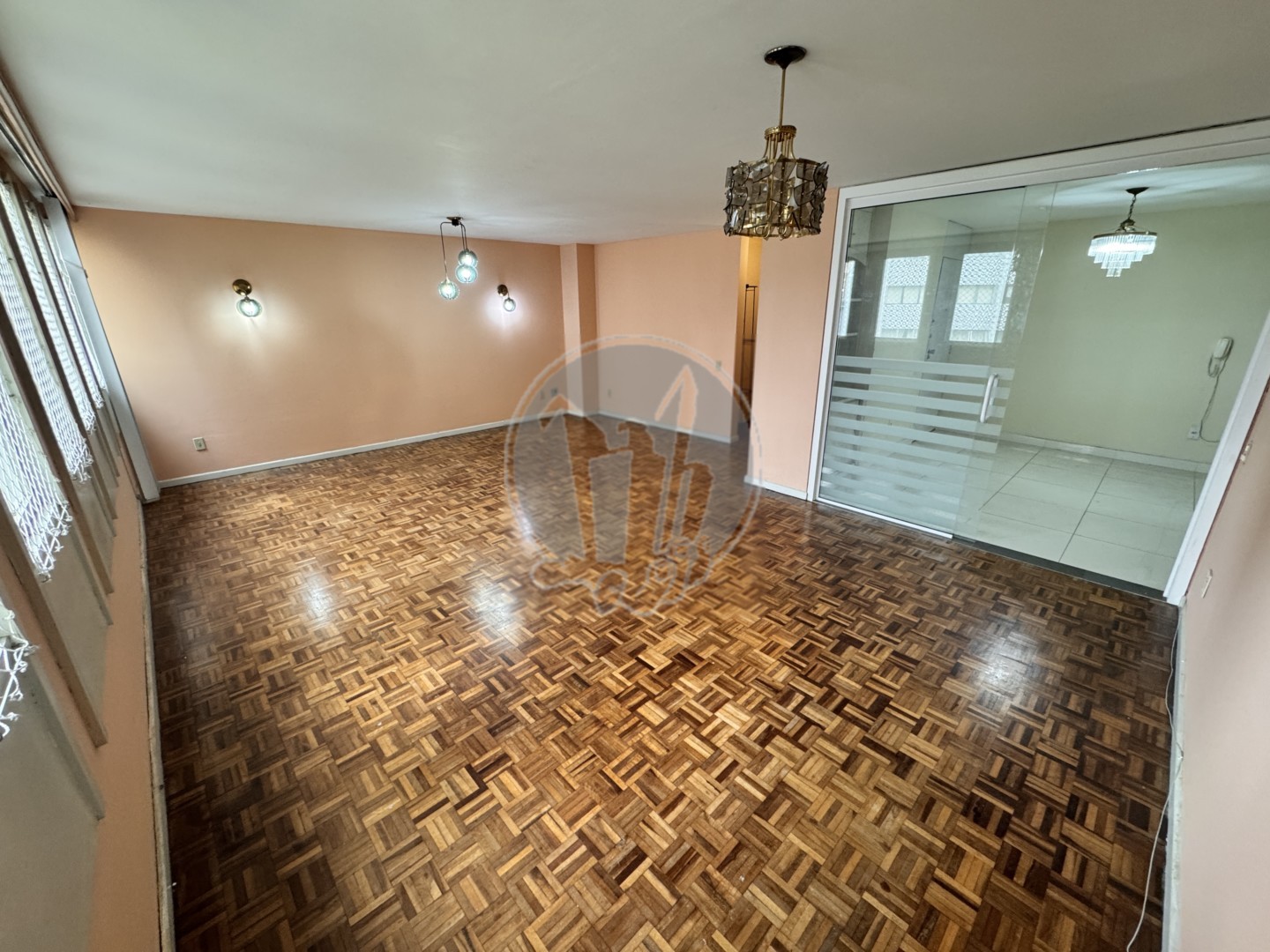 Apartamento para venda no Centro em Curitiba com 175,3m² por R$ 640.000,00