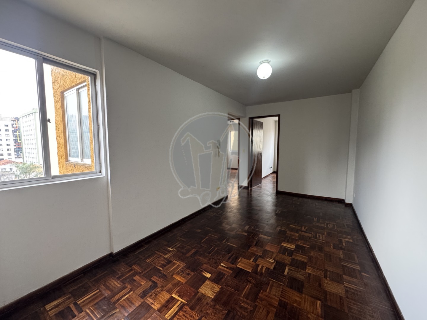 Apartamento para locacao no Centro em Curitiba com 52m² por R$ 1.625,00