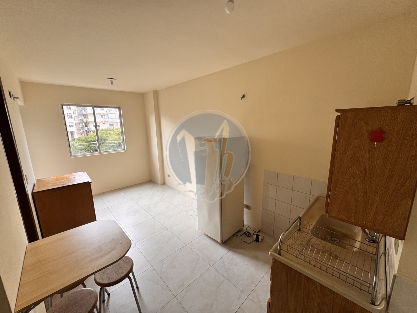 Studio para locacao no Centro em Curitiba com 32,8m² por R$ 1.562,50
