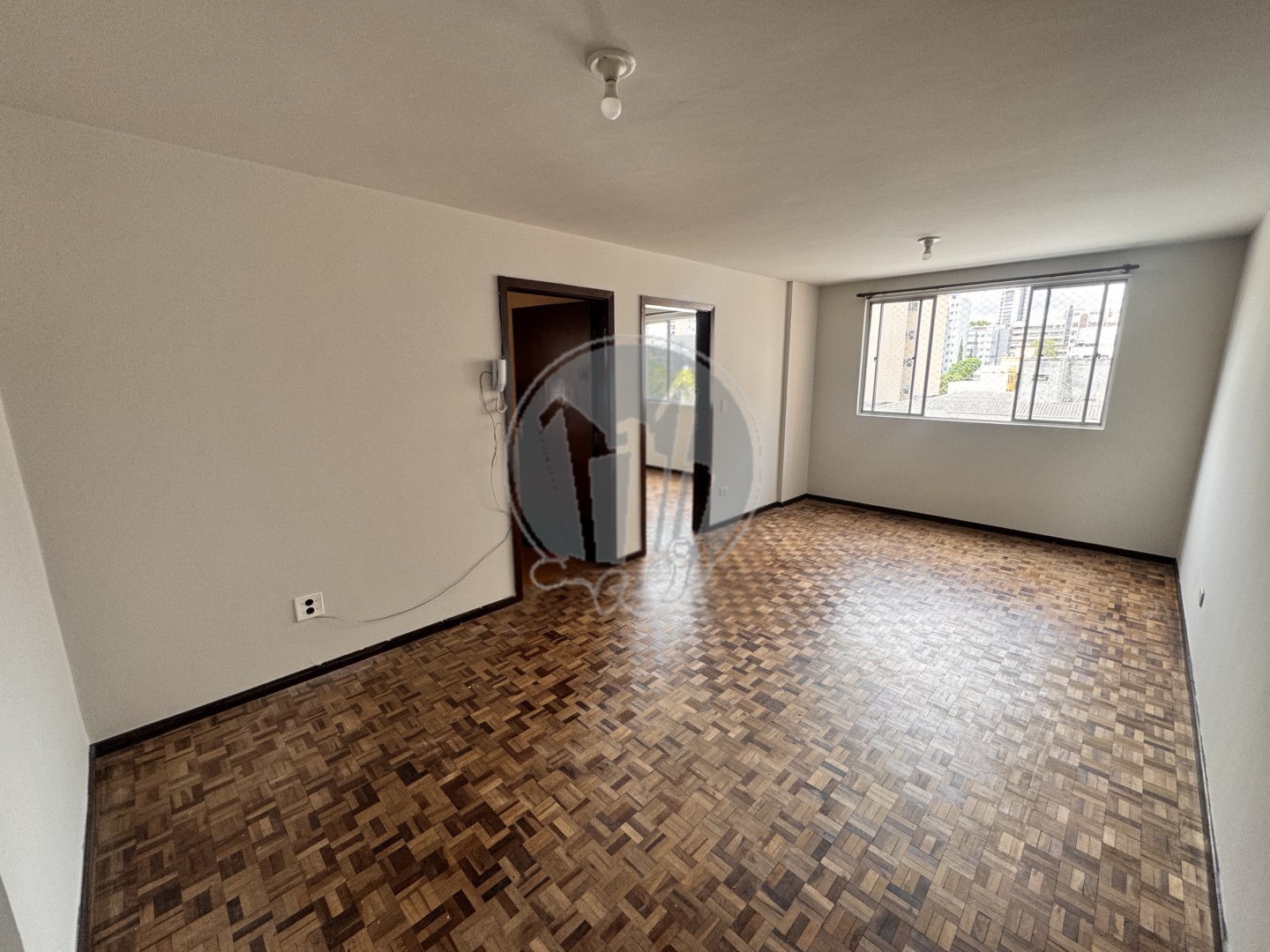 Apartamento para locacao no Centro em Curitiba com 48m² por R$ 1.937,50