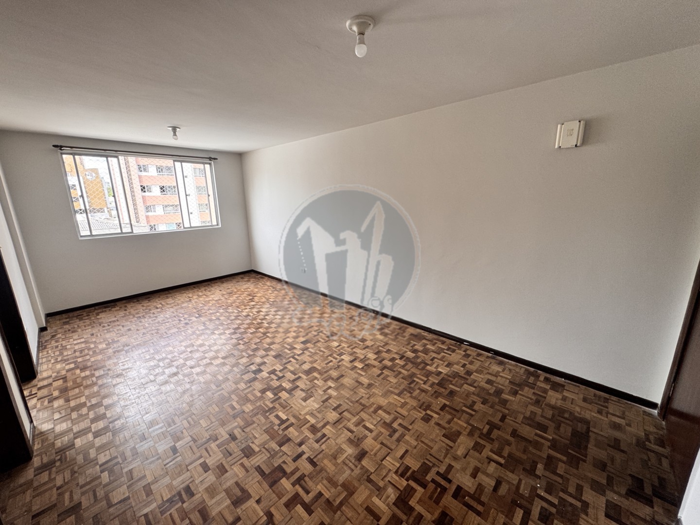 Apartamento para locacao no Centro em Curitiba com 48m² por R$ 1.937,50
