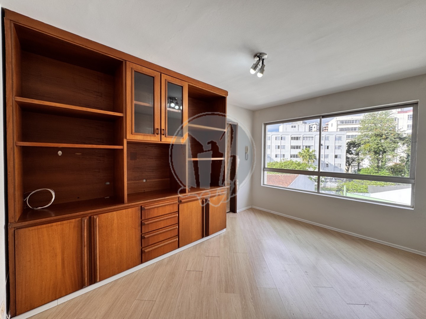 Apartamento para locacao no Centro em Curitiba com 44,5m² por R$ 1.875,00