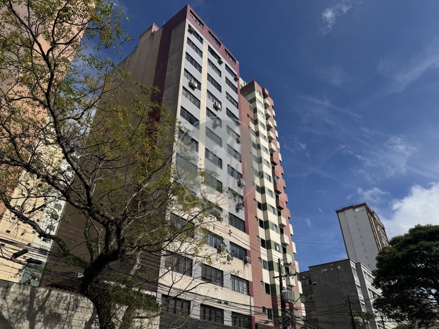 Conjunto Comercial para locacao no Centro em Curitiba com 27,6m² por R$ 1.125,00