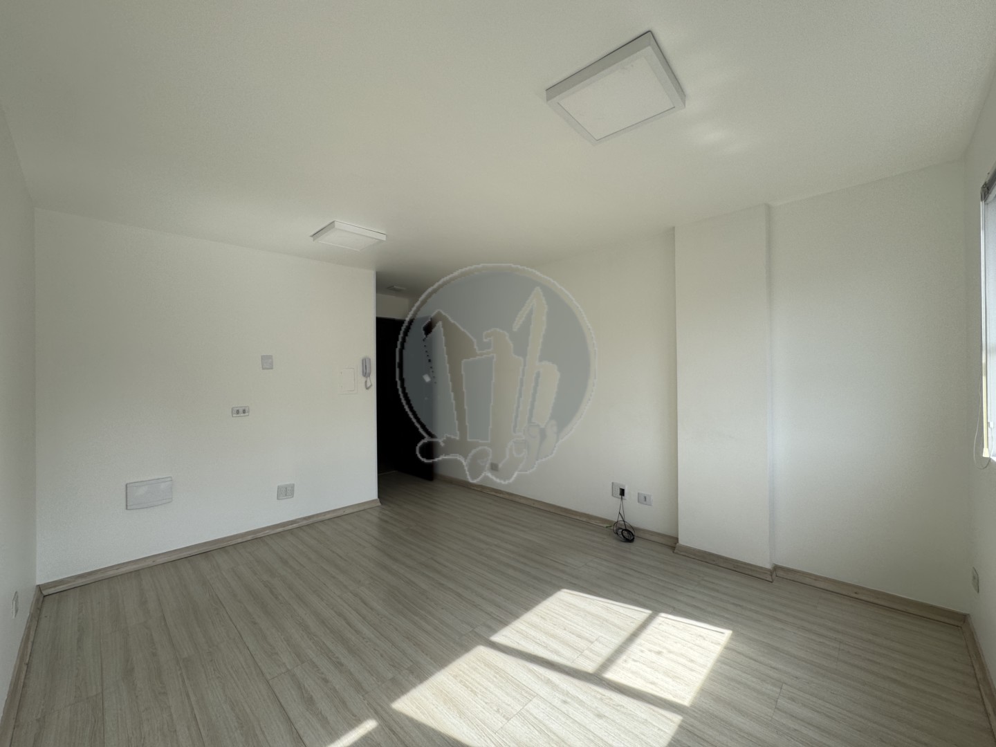Conjunto Comercial para locacao no Centro em Curitiba com 27,6m² por R$ 1.125,00