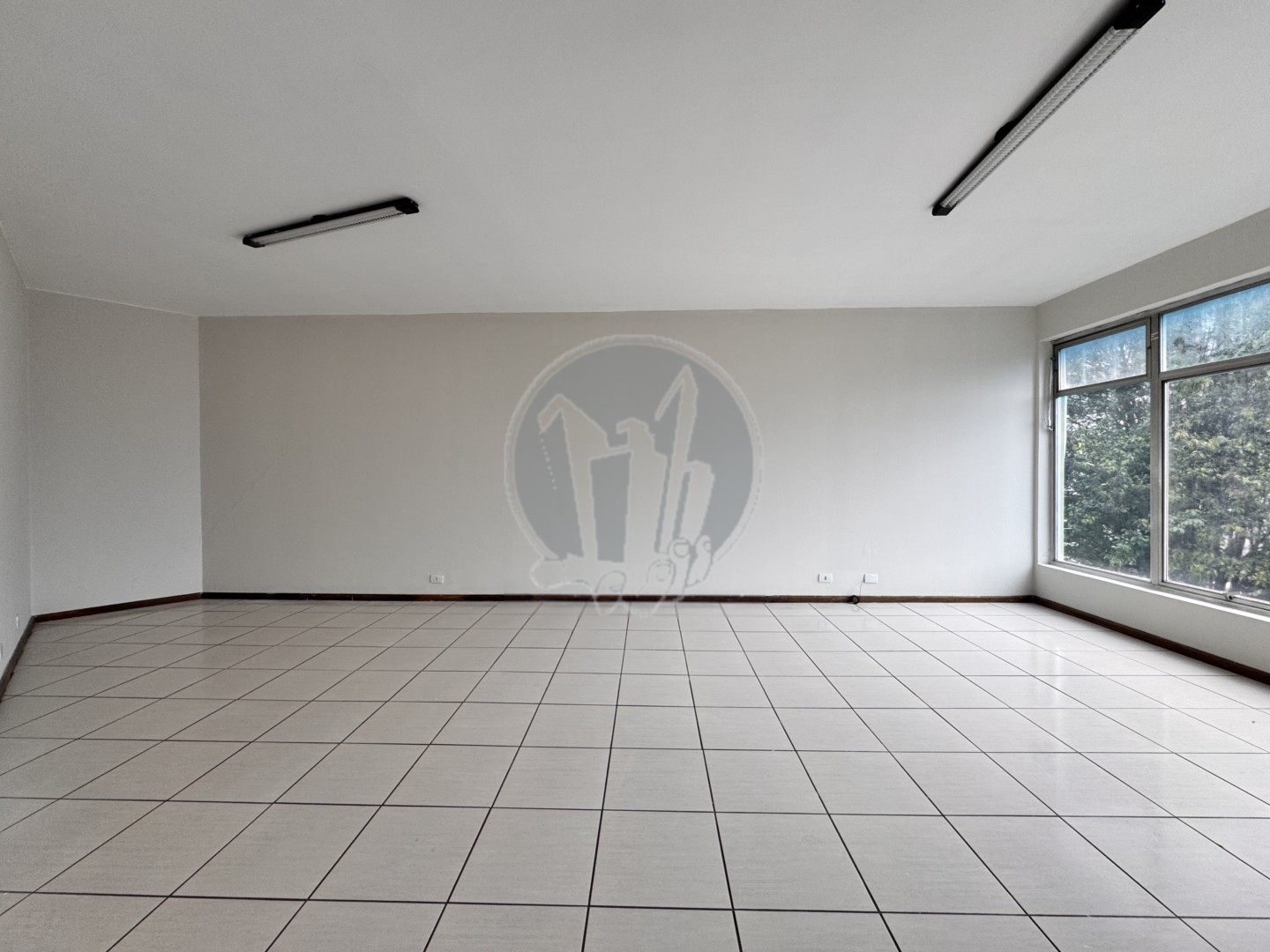 Conjunto Comercial para locacao no Novo Mundo em Curitiba com 41,16m² por R$ 1.562,50