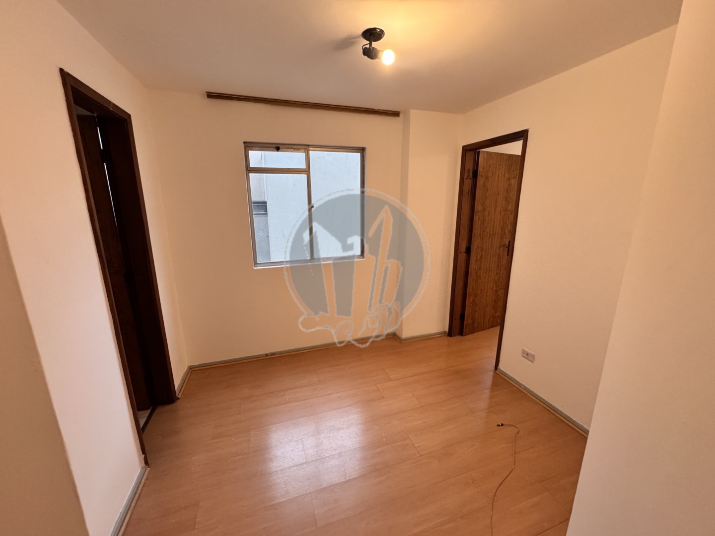 Apartamento para locacao no Cristo Rei em Curitiba com 28,45m² por R$ 1.375,00