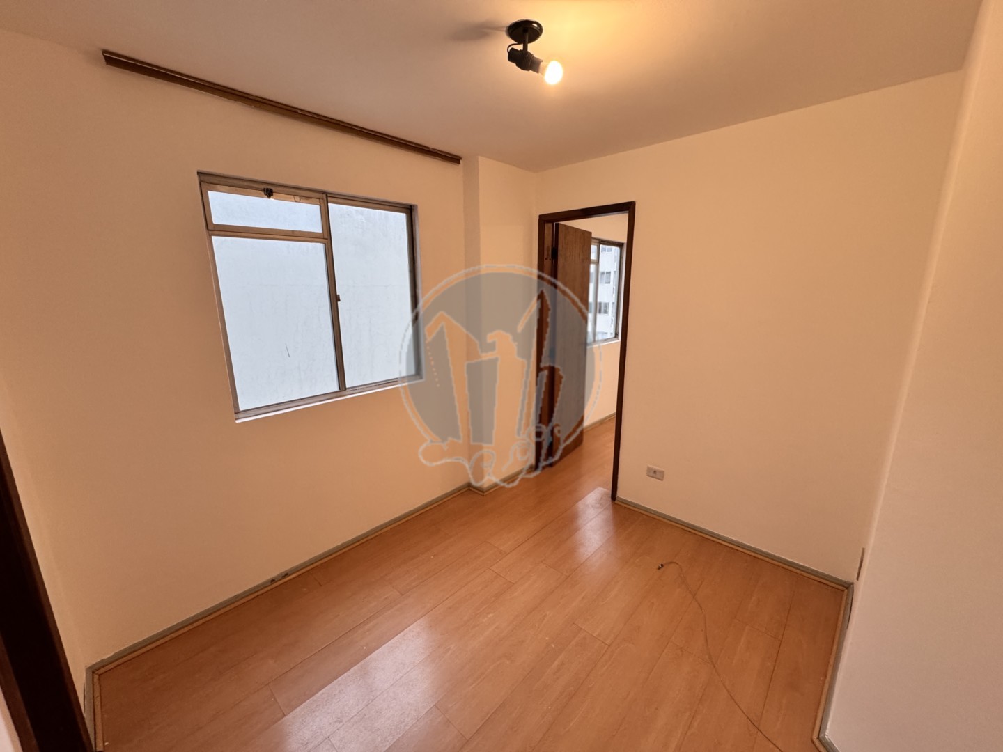 Apartamento para locacao no Cristo Rei em Curitiba com 28,45m² por R$ 1.375,00