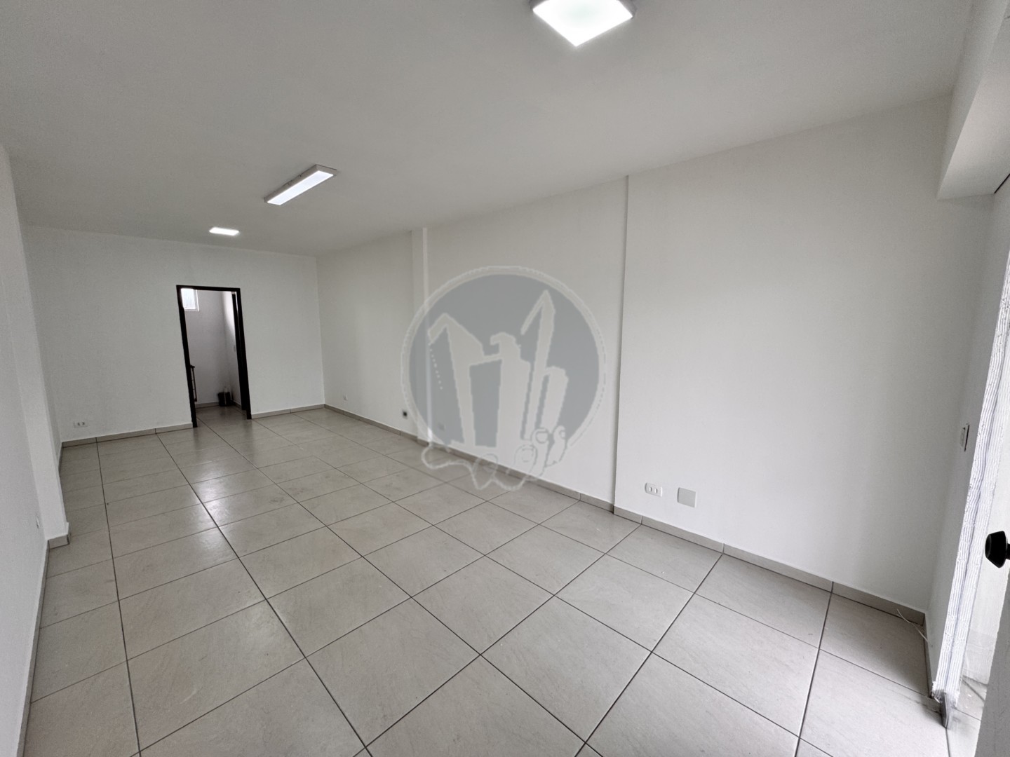 Loja para locacao no Boa Vista em Curitiba com 44,97m² por R$ 1.625,00