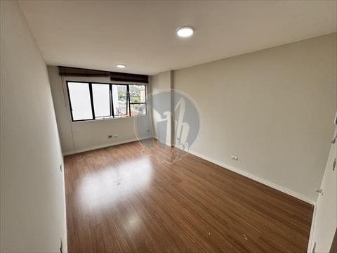 Conjunto Comercial para locacao no Centro em Curitiba com 23,88m² por R$ 812,50