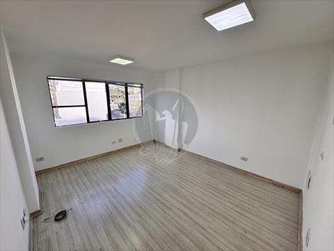 Conjunto Comercial para locacao no Centro em Curitiba com 27,6m² por R$ 1.187,50