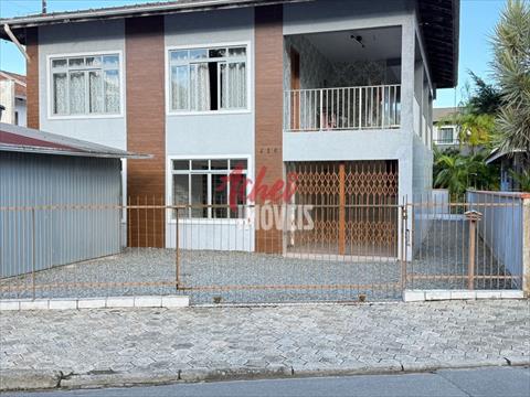 Casa para locacao no Iririu em Joinville com 87,04m² por R$ 1.500,00