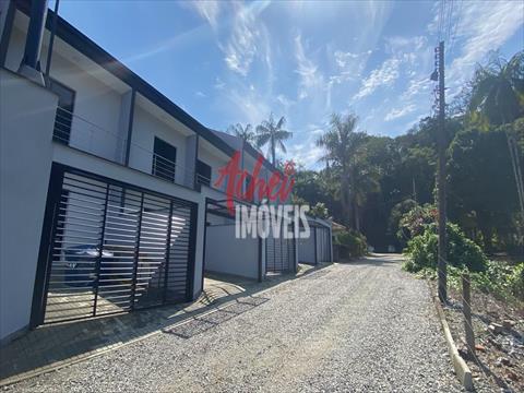 Sobrado Geminado para locacao no Iririu em Joinville com 58,14m² por R$ 2.500,00
