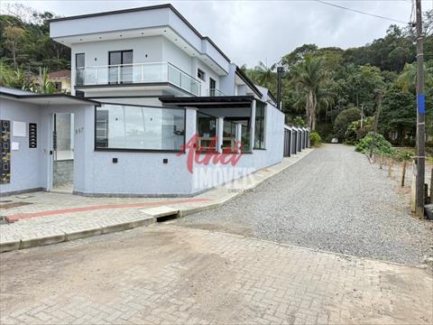 Sobrado Geminado para locacao no Iririu em Joinville com 61,48m² por R$ 2.800,00