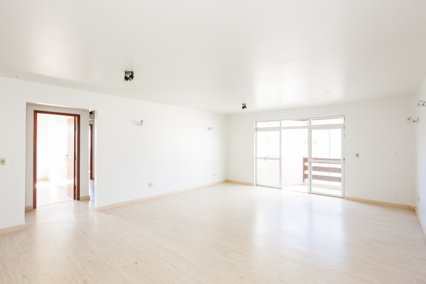 Apartamento para locacao no Juveve em Curitiba com 172m² por R$ 3.500,00