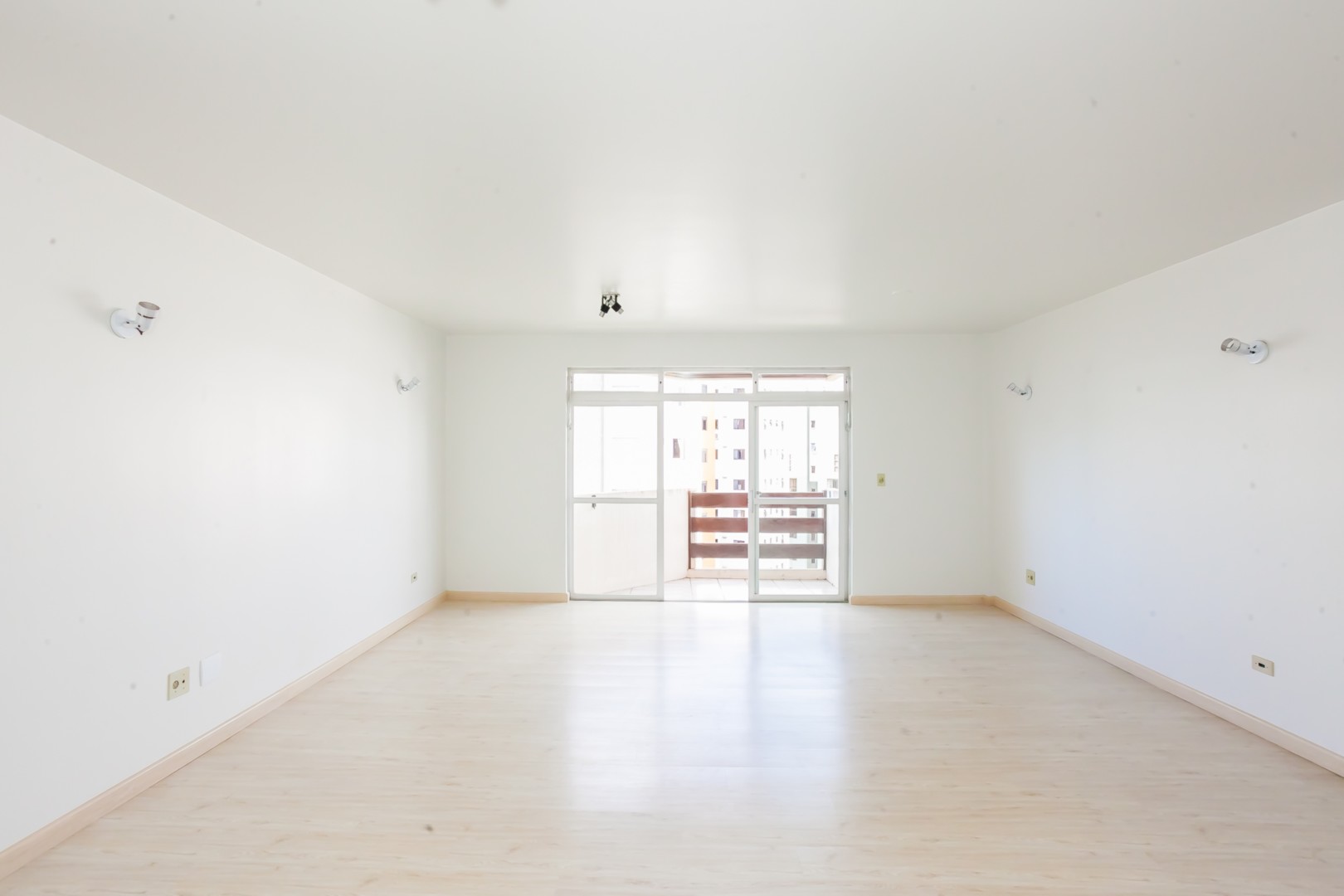 Apartamento para locacao no Juveve em Curitiba com 172m² por R$ 3.500,00