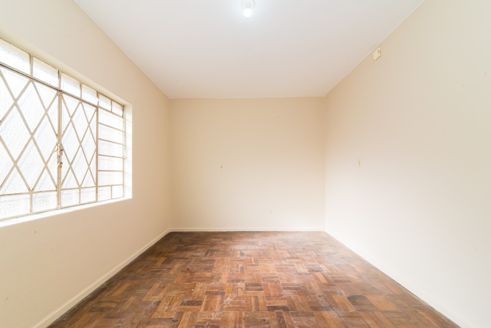 Loja para locacao no Centro em Curitiba com 0m² por R$ 1.000,00