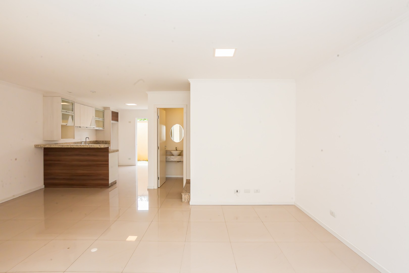 Sobrado para locacao no Sao Lourenco em Curitiba com 223,7m² por R$ 5.125,00