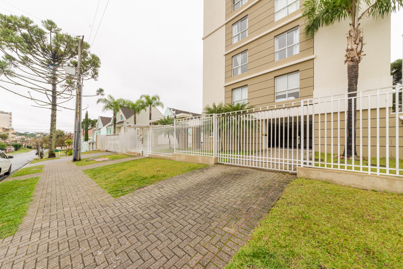 Apartamento para locacao no Santa Candida em Curitiba com 104,2m² por R$ 2.500,00