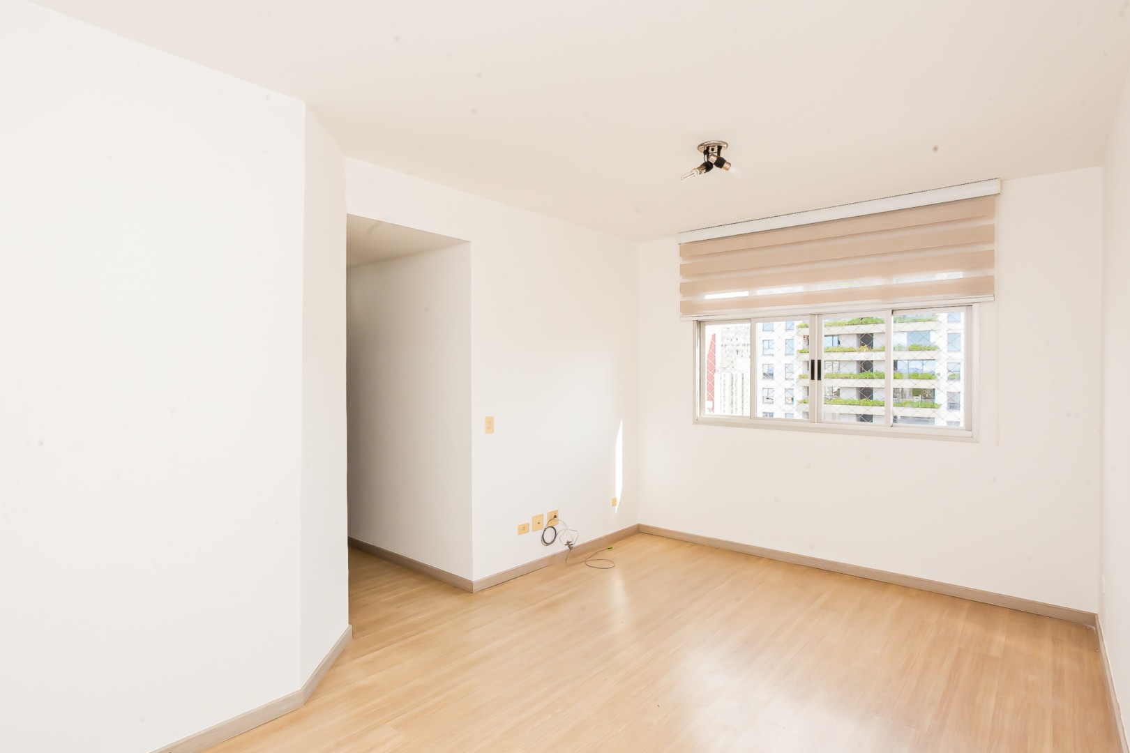 Apartamento para locacao no Centro em Curitiba com 73,15m² por R$ 2.500,00