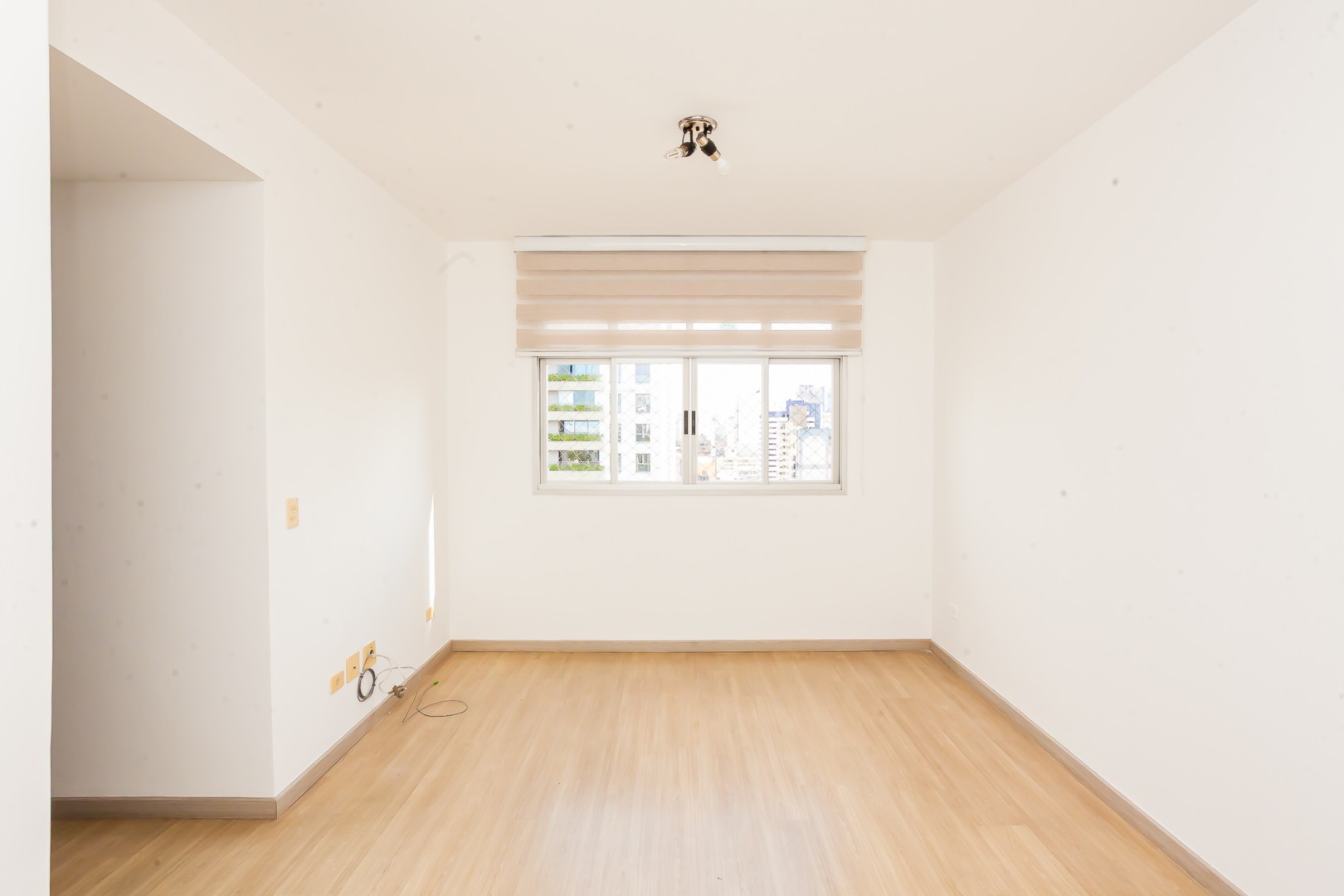 Apartamento para locacao no Centro em Curitiba com 73,15m² por R$ 2.500,00