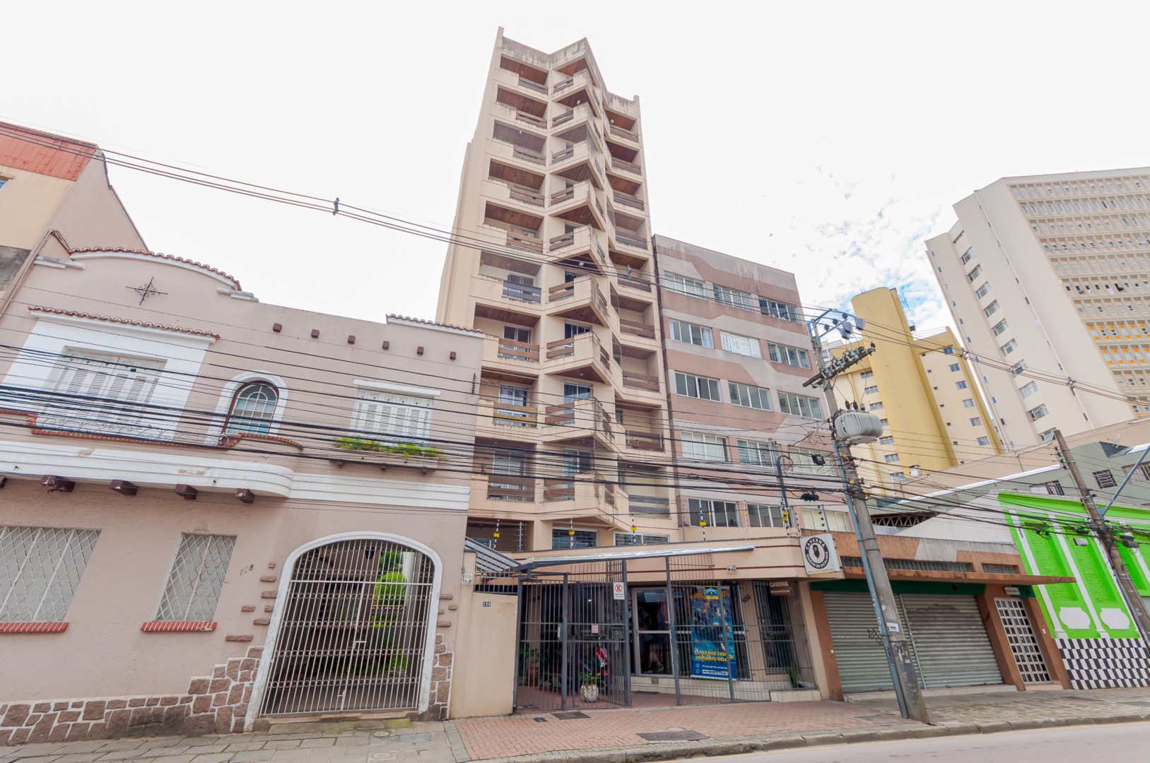 Kitinet para locacao no Centro em Curitiba com 32m² por R$ 1.125,00