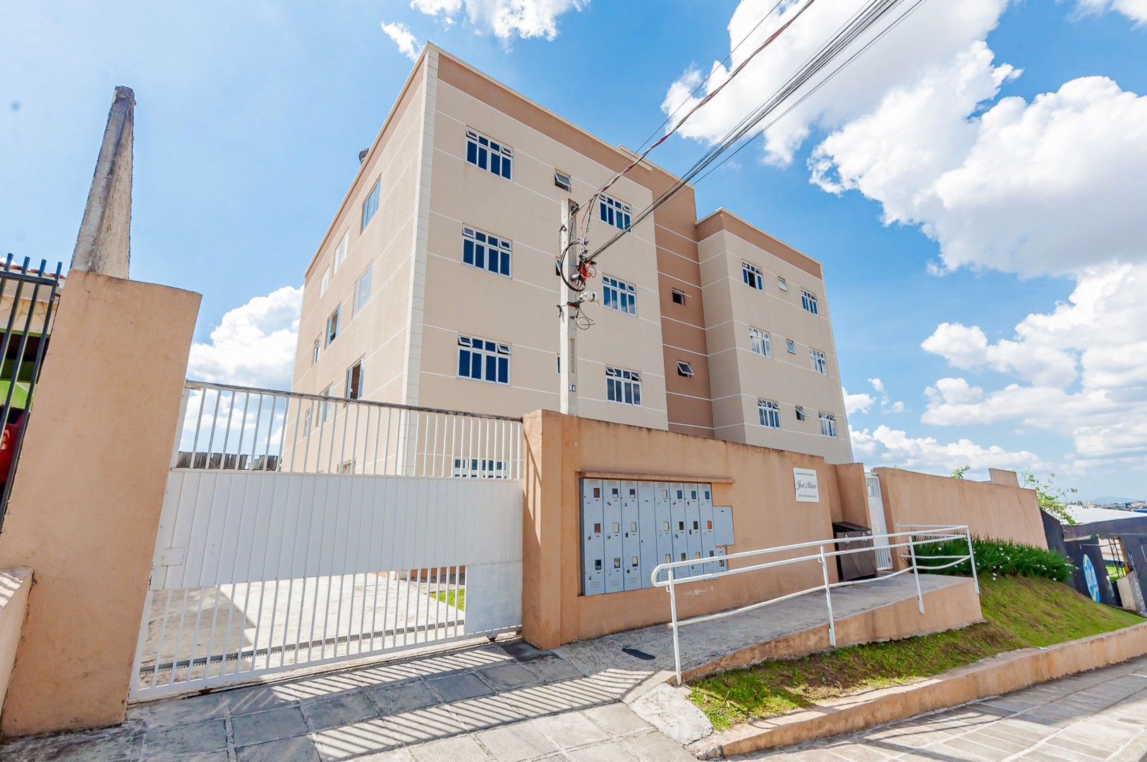 Apartamento para locacao no Roca Grande em Colombo com 60,49m² por R$ 1.500,00