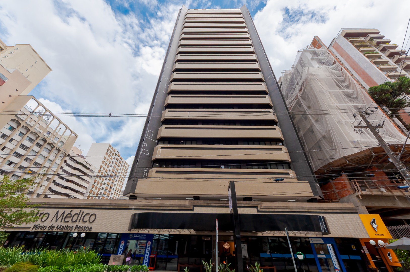 Conjunto Comercial para locacao no Agua Verde em Curitiba com 82,25m² por R$ 5.250,00