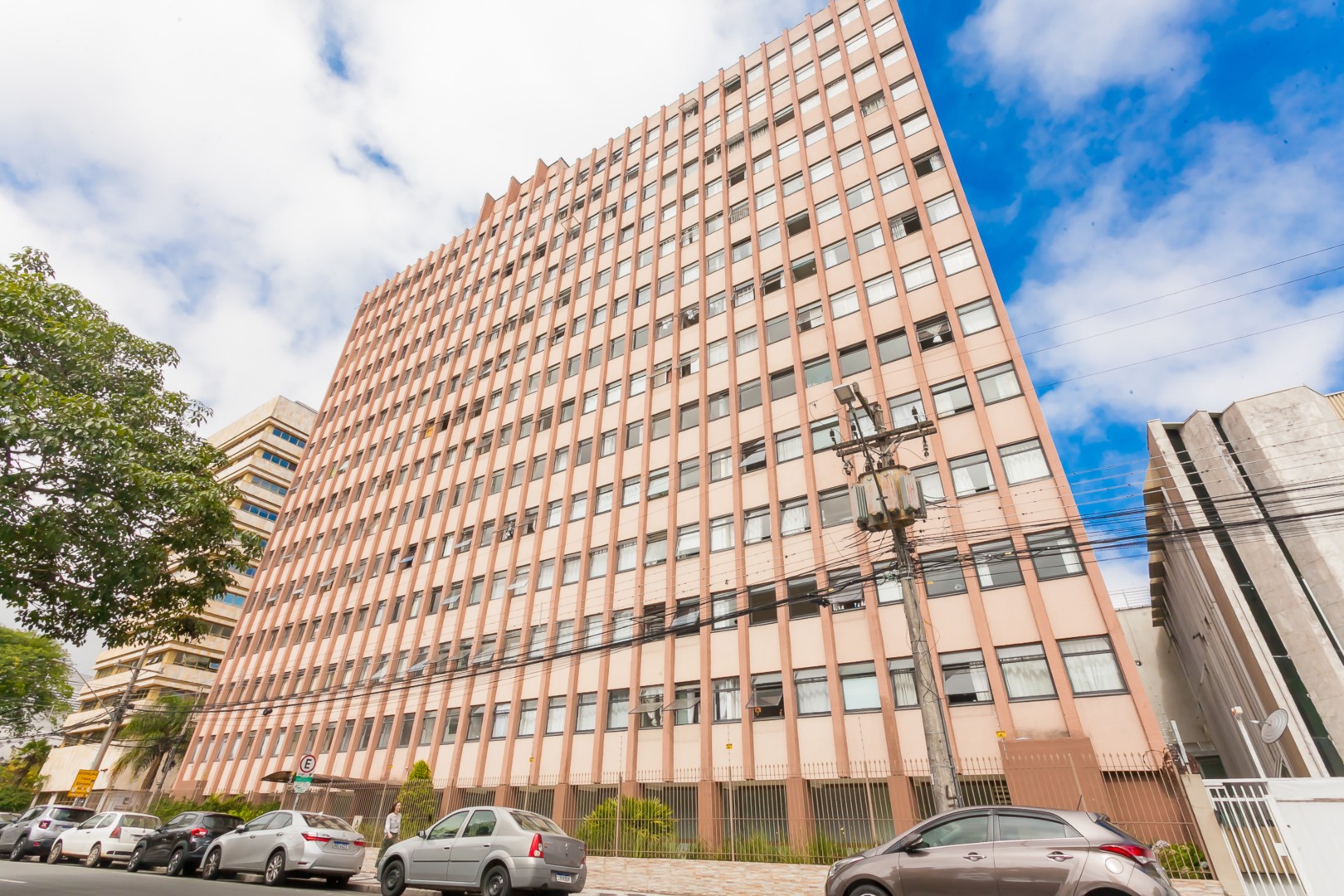 Apartamento para locacao no Centro Civico em Curitiba com 54,7m² por R$ 2.000,00